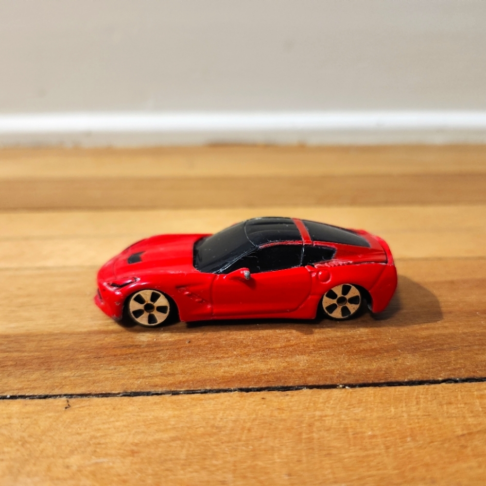 2014 Maisto Red Fresh Metal Corvette Stingray Diecast Toy Car 1:64 Scale